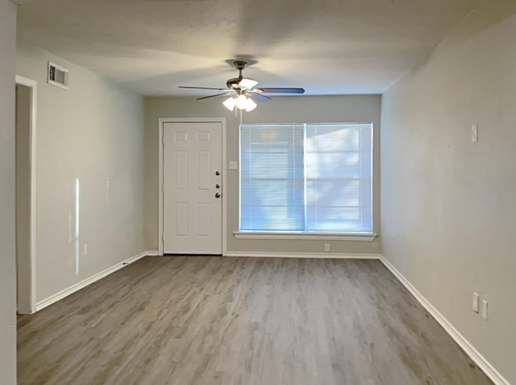 112 Berkshire Ln, Fort Worth, TX 76134