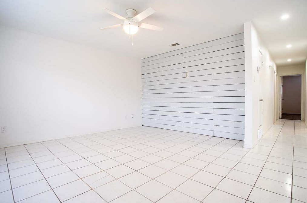 3439 Harlingen St, Dallas, TX 75212
