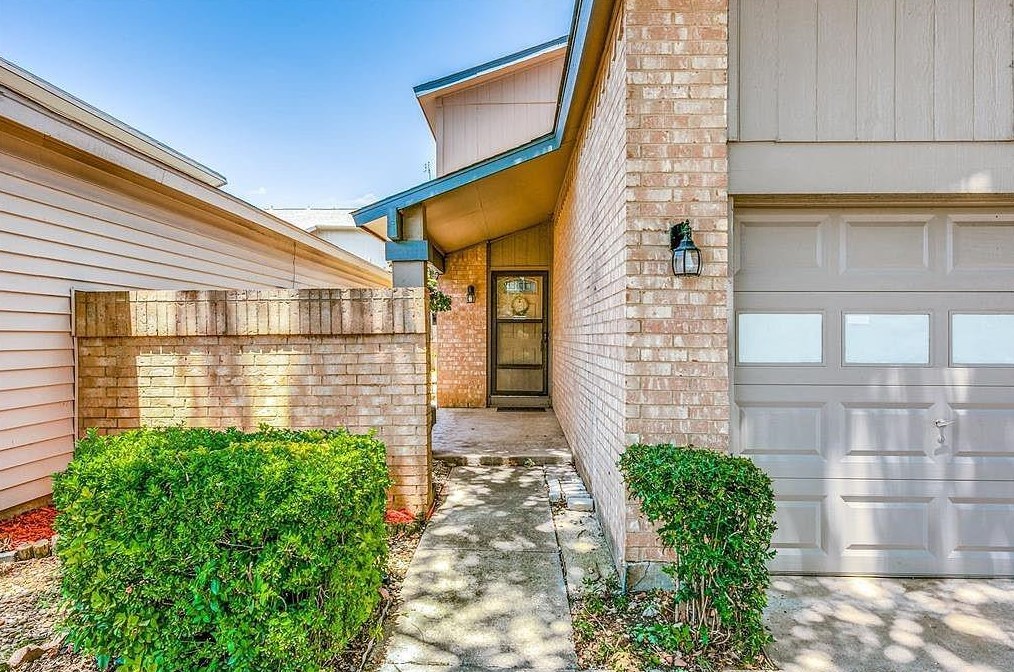 2943 Antares Cir, Garland, TX 75044