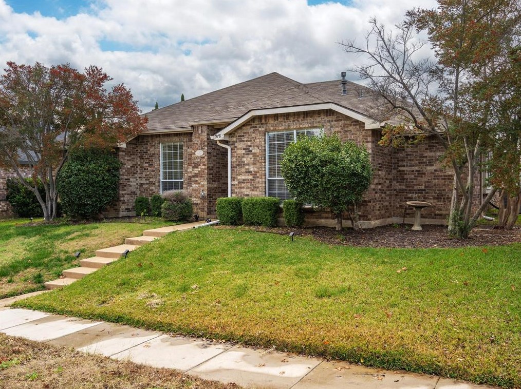 978 Little Den Dr, Lewisville, TX 75067