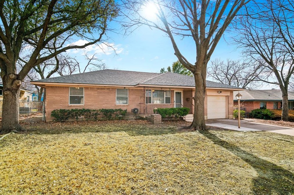 210 Azalea Ln, Duncanville, TX 75137