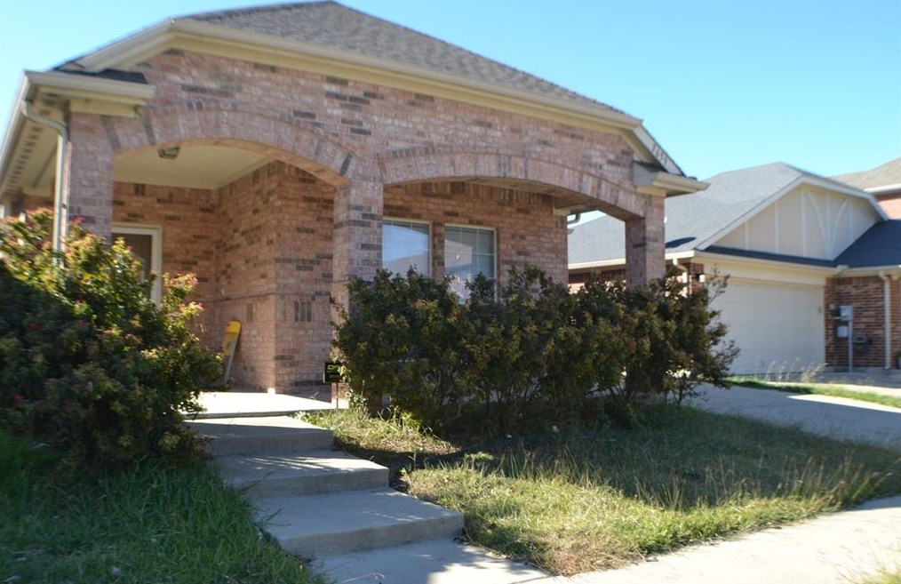 2639 Blackstone Dr, Grand Prairie, TX 75052