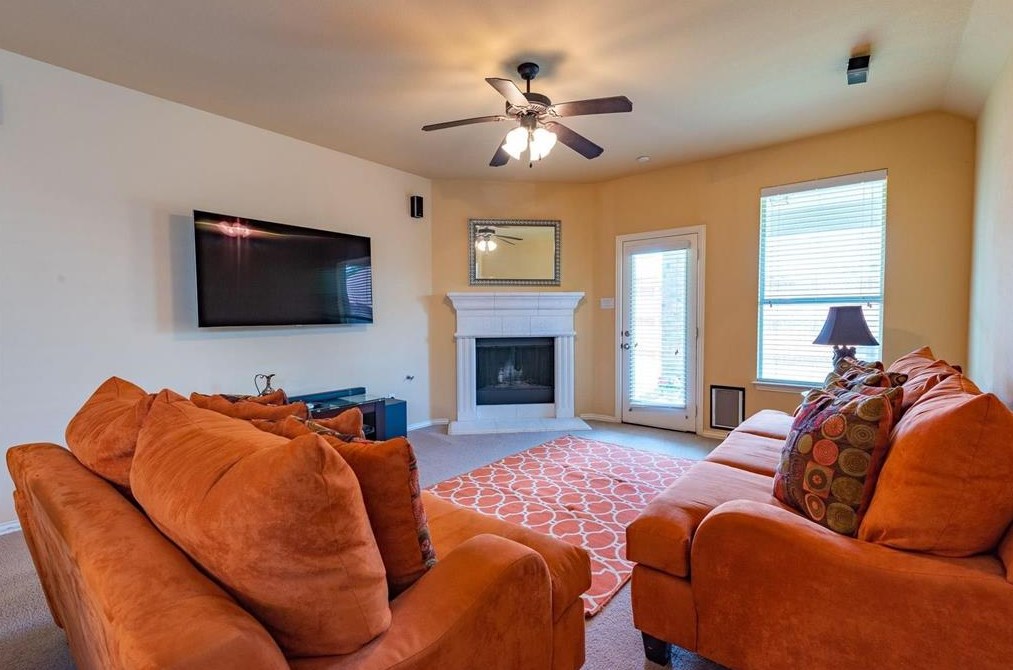 5740 Mariposa Dr, Mckinney TX  75070-6849 exterior