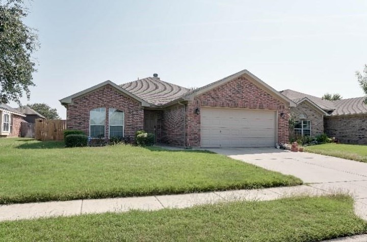 1400 Sierra Blanca Dr, Burleson, TX 76028
