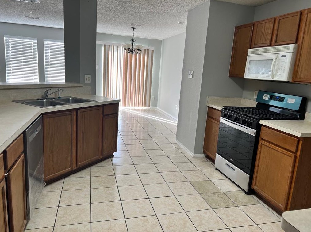 1538 Thornhill Ln, Oak Point, TX 75068