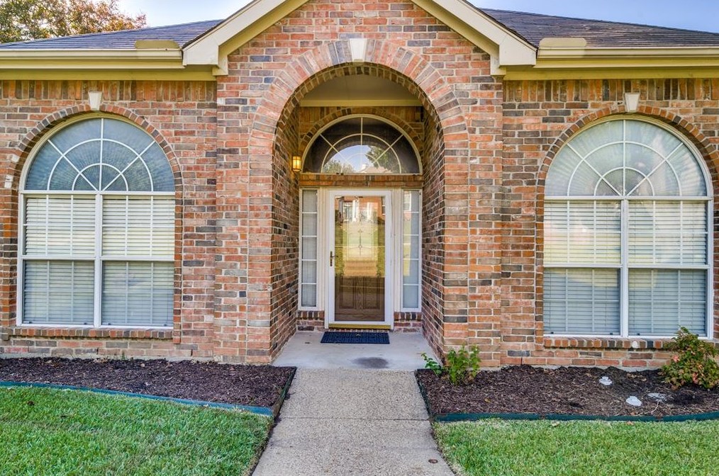2409 Queens Ct, Carrollton, TX 75006