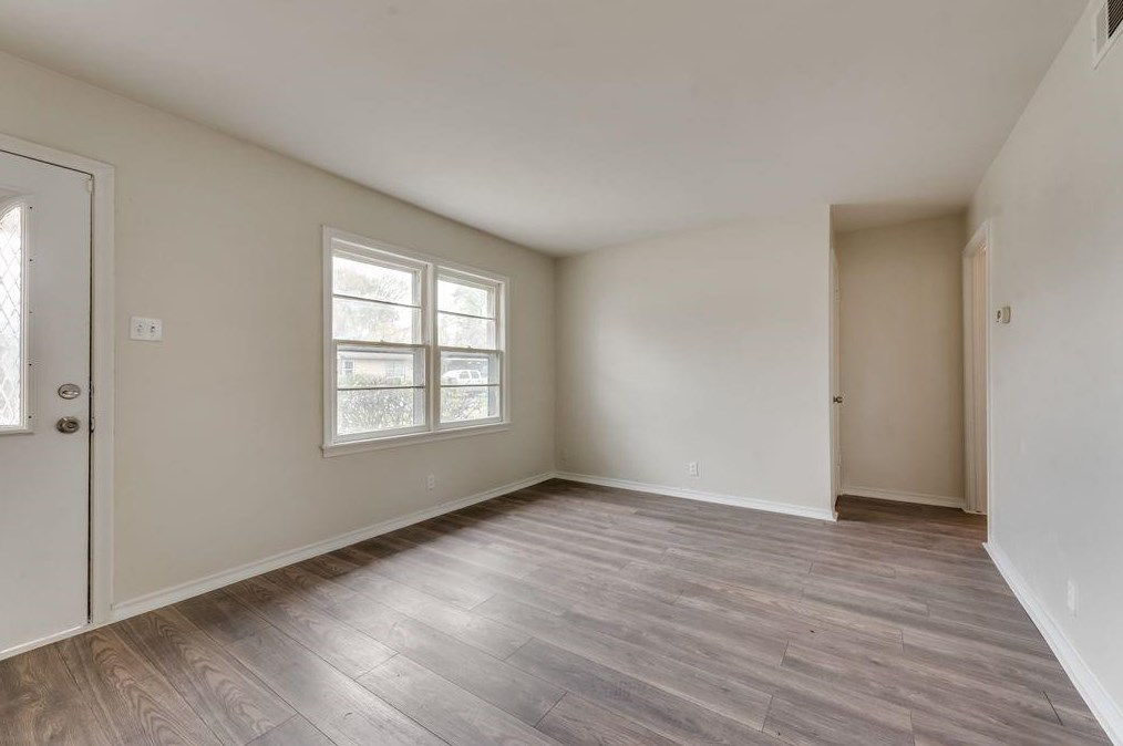 2932 Marjorie Ave, Dallas TX  75216-7245 exterior