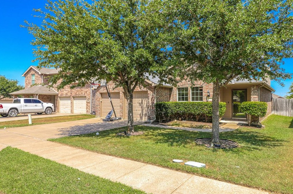 12505 Summerwood Dr, Burleson, TX 76028
