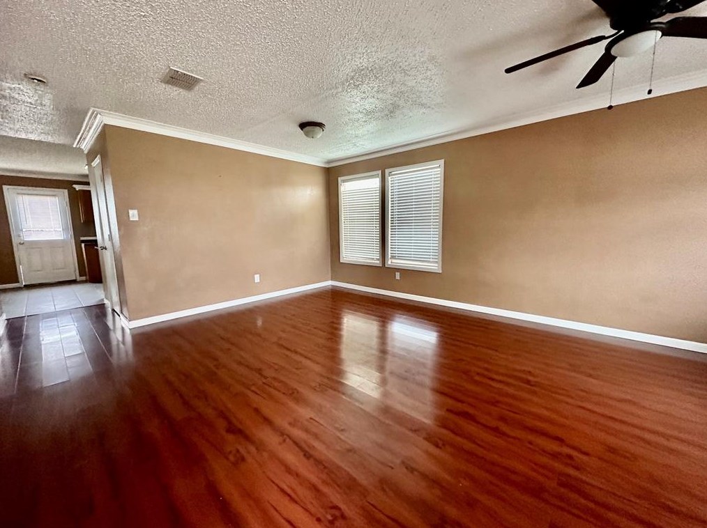 5437 New Castleton Ln, Fort Worth, TX 76135