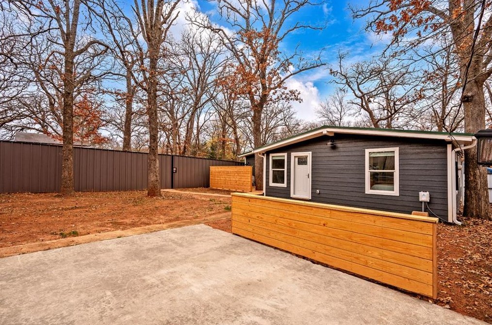 269 Sherman Dr, Pottsboro, TX 75076