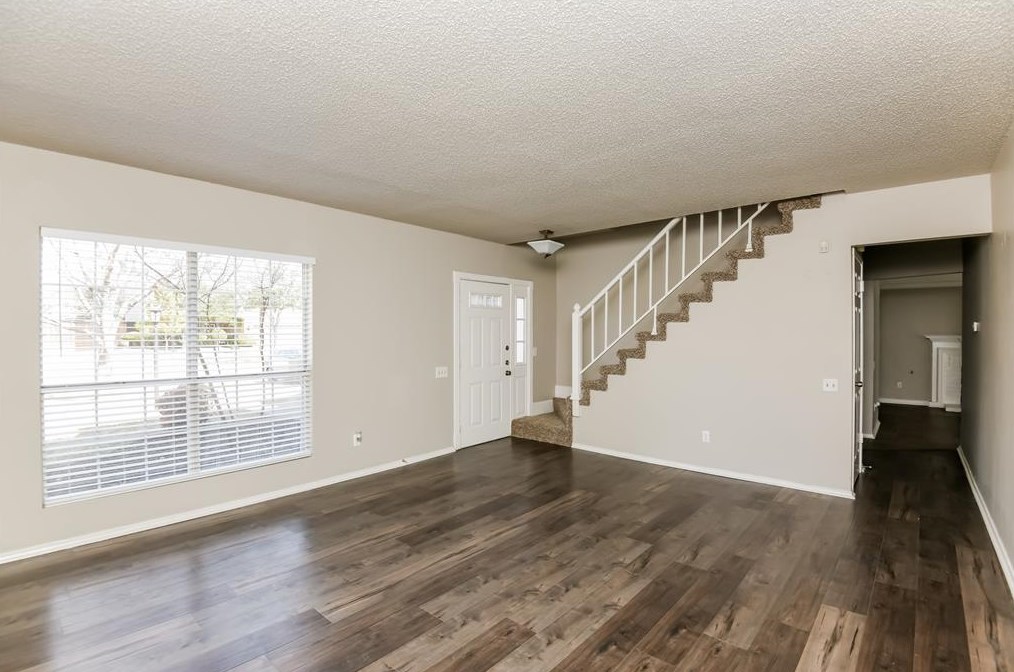 403 Newberry St, Grand Prairie, TX 75052