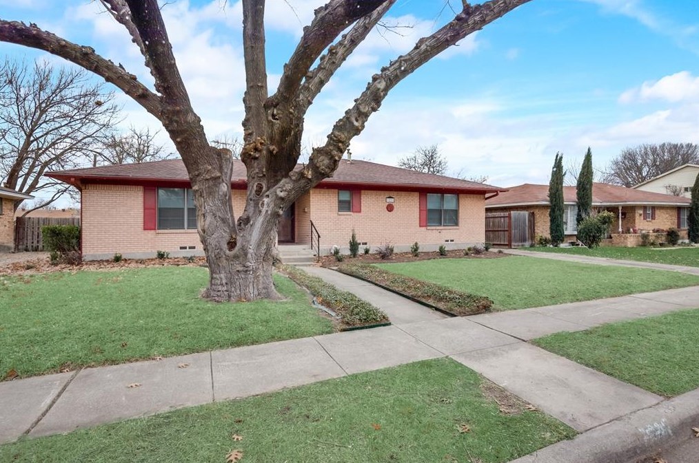 1221 Lexington Dr, Garland, TX 75041