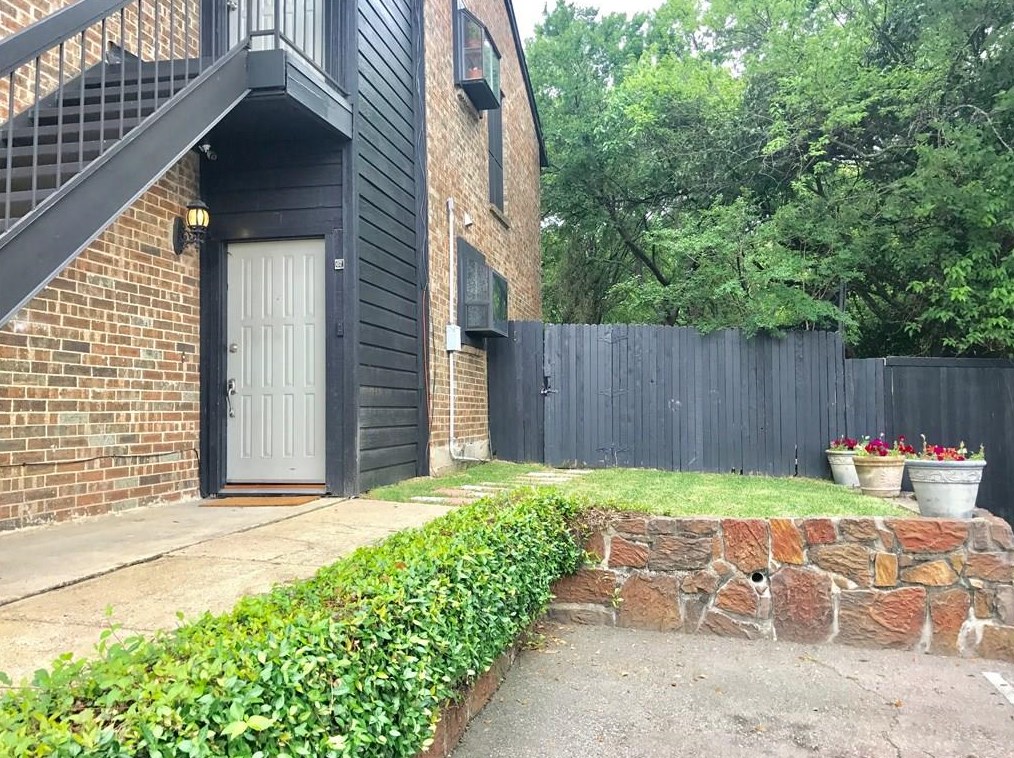 7525 Holly Hill Dr #67, Dallas, TX 75231
