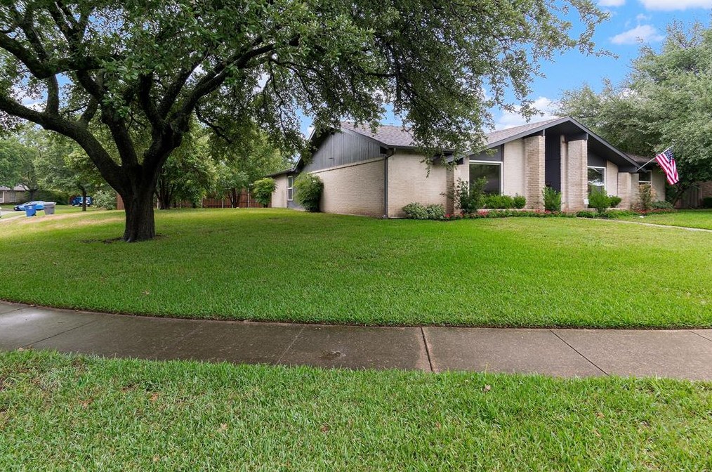 4070 Port Royal Dr, Dallas, TX 75244