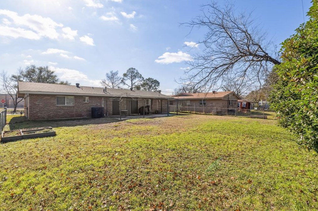 610 Jones St, Euless, TX 76040