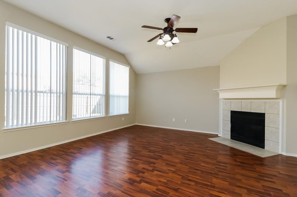 712 Mulberry Ln, Desoto, TX 75115