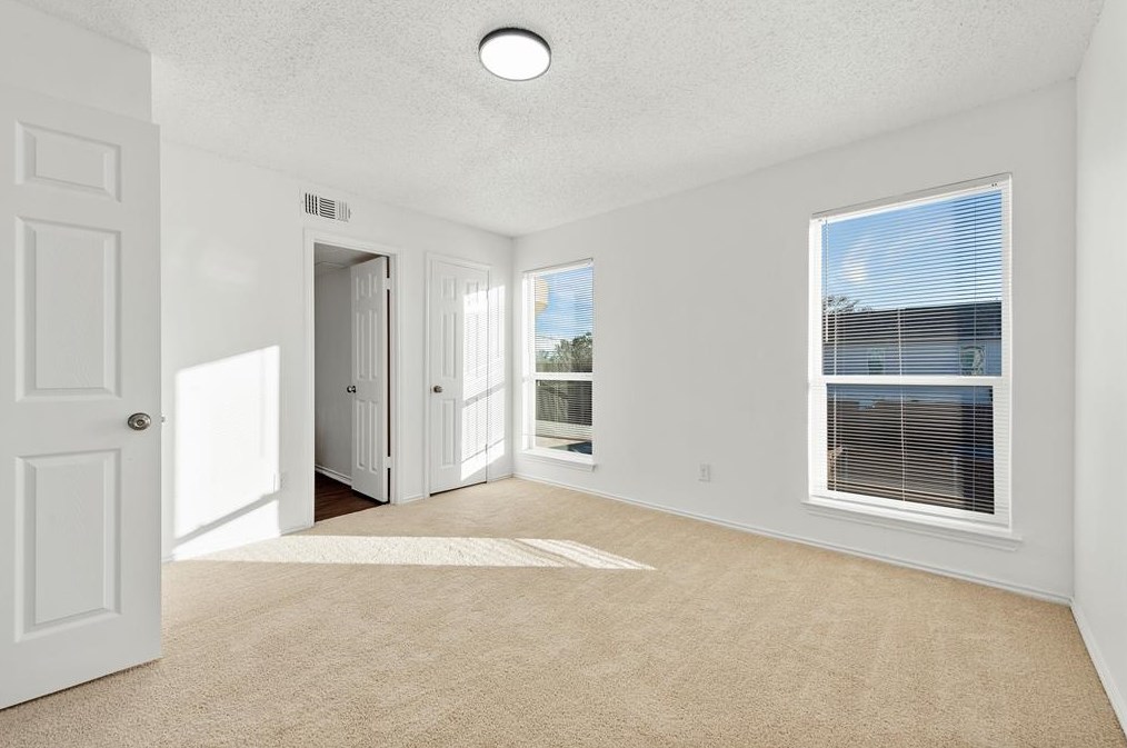 9524 Military Pkwy, Dallas TX  11004-4604 exterior