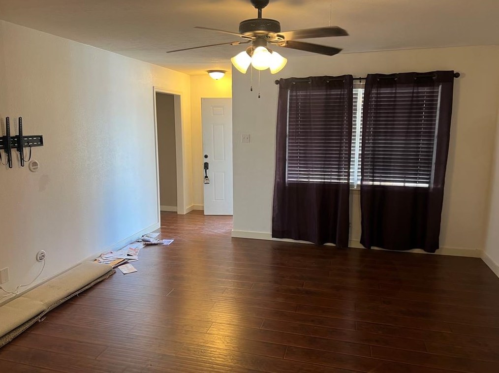 1509 Ridgeway Dr, Sherman, TX 75092-3211
