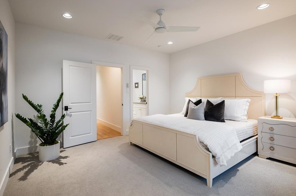 5912 Revere Pl, Dallas TX  75214-3098 exterior