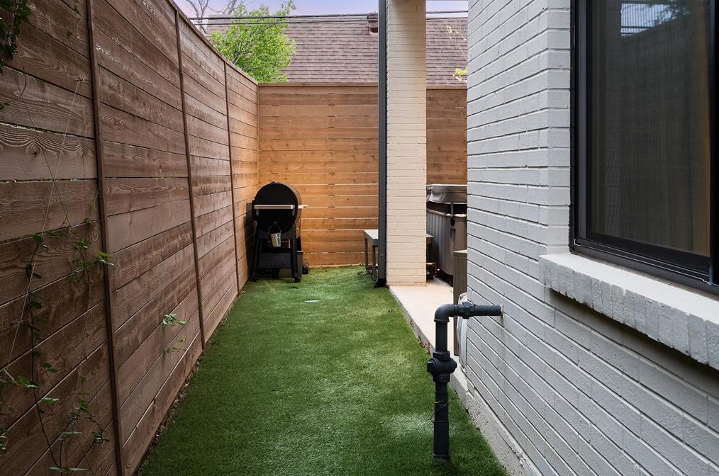 5912 Revere Pl, Dallas TX  75214-3098 exterior