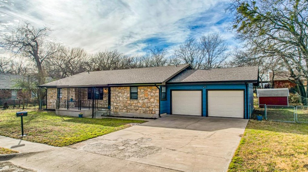 117 N Dubellette St, Weatherford, TX 76086