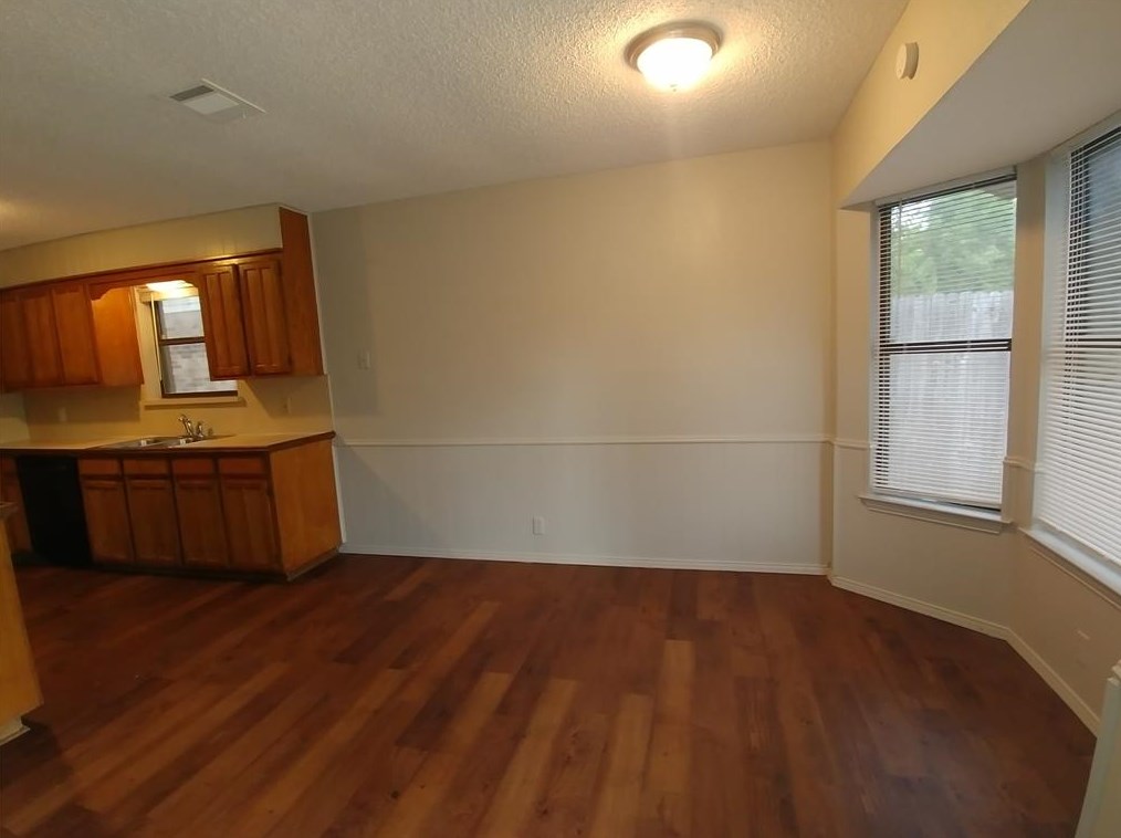 6461 Whitehurst Dr, Fort Worth, TX 76148