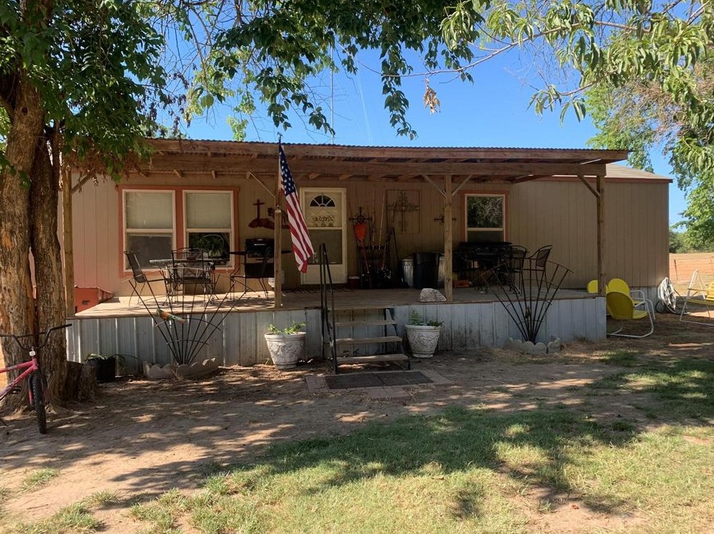 421 Private Road 209, Telephone, TX 75488