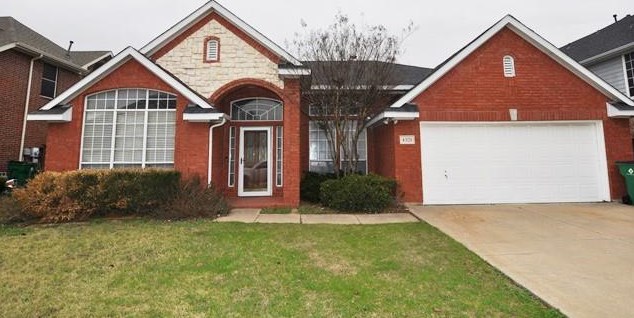 4521 Creekside Dr, Fort Worth, TX 76137