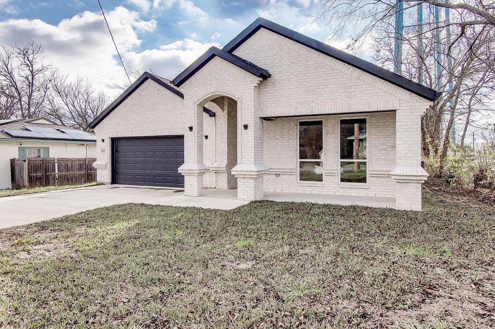 107 E 3rd St, Keene, TX 76059