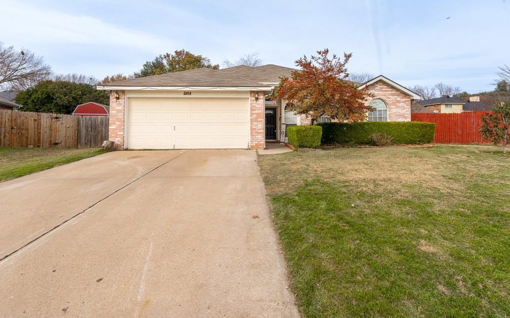 2414 Coventry Ct, Grand Prairie, TX 75052