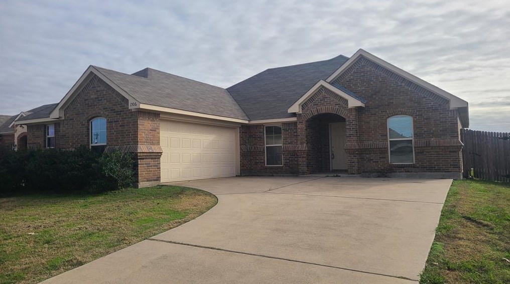 1506 River Trail Dr, Midlothian, TX 76065