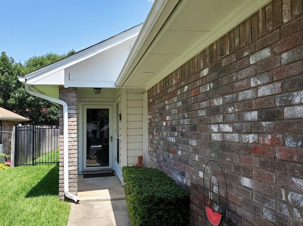 425 Sunnybrook Ct, Bedford, TX 76021