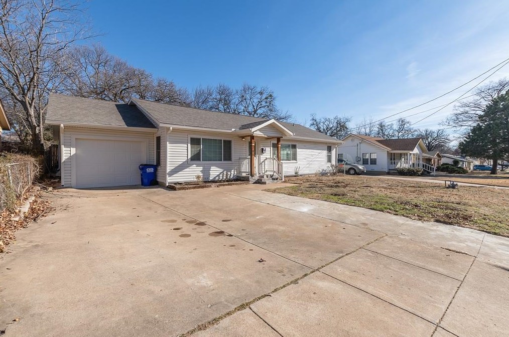 705 Cannon Dr, Euless, TX 76040