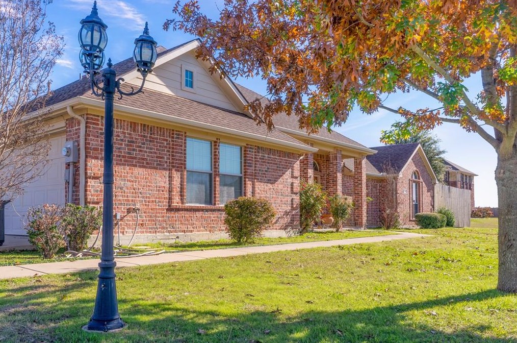 318 Cambridge Ct, Waxahachie, TX 75167