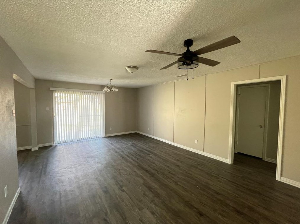 905 Mardi Gras Ln, St Paul, TX 75098