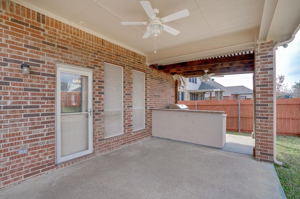 3156 Guadaloupe, Grand Prairie TX  75054-6732 exterior