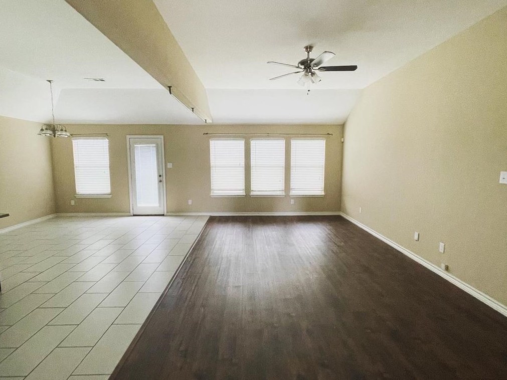 1617 Waters Edge Dr, Oak Leaf, TX 75154