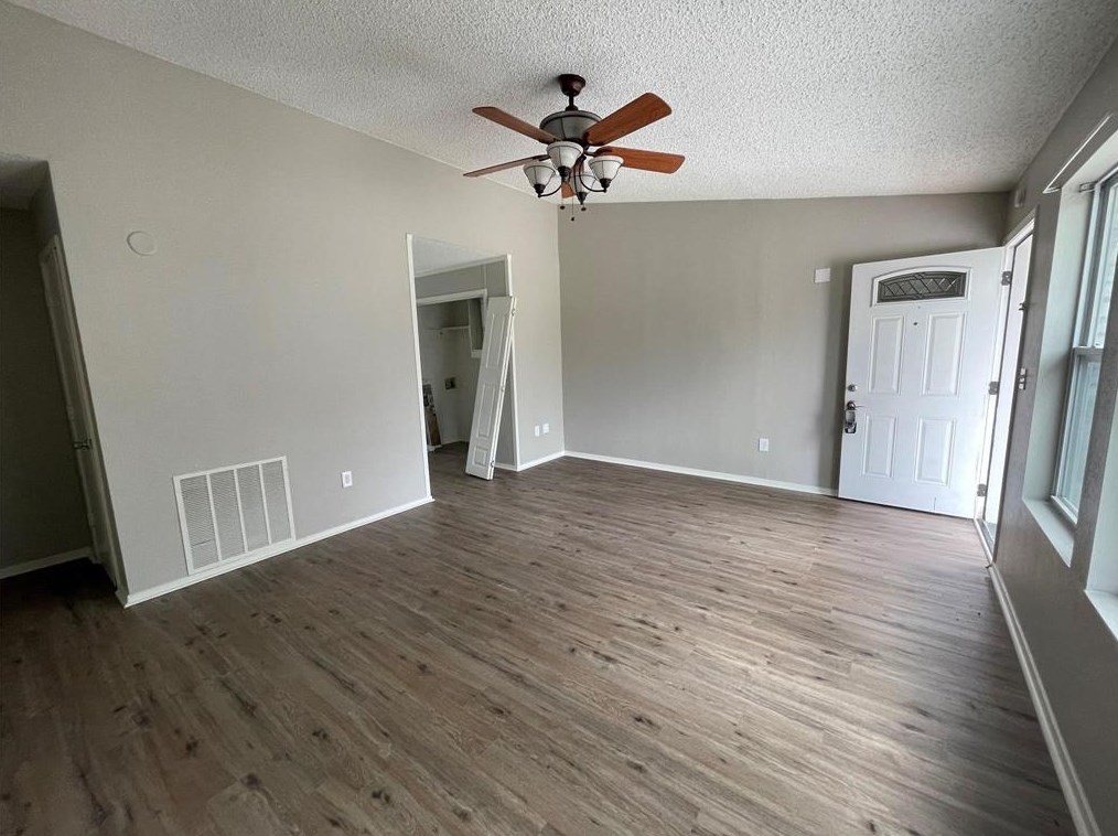 4504 Eastview Ct, Granbury, TX 76049