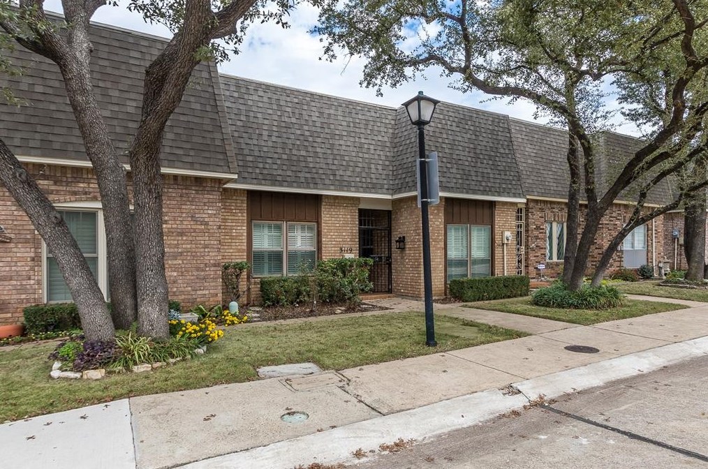 3119 Stonehenge Ln, Carrollton, TX 75006