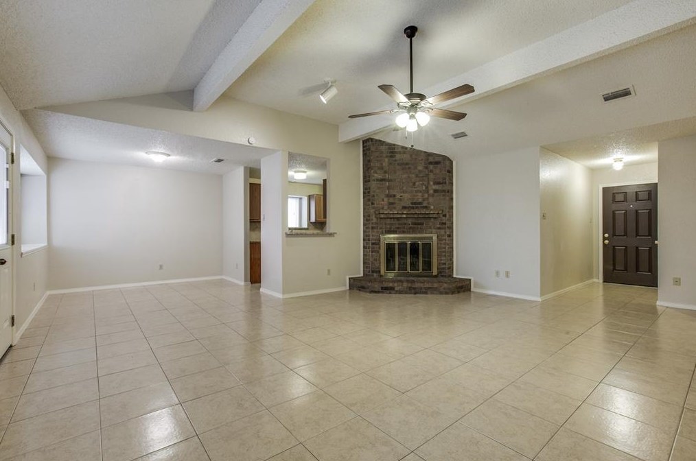 2673 Carrington Ln, Grand Prairie, TX 75052