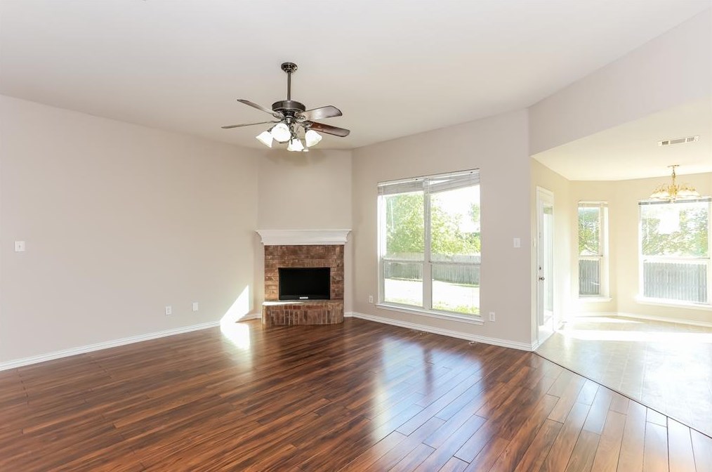 104 Oregon Trl, Waxahachie, TX 75167