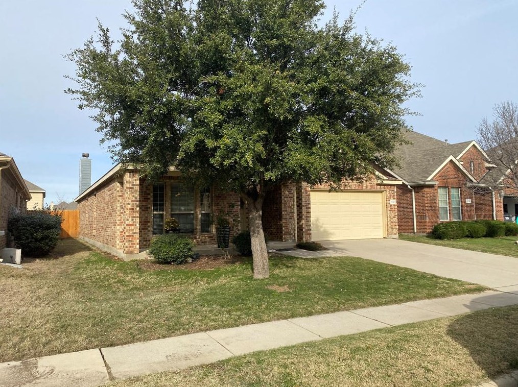 1121 Lake Hollow Dr, Oak Point, TX 75068