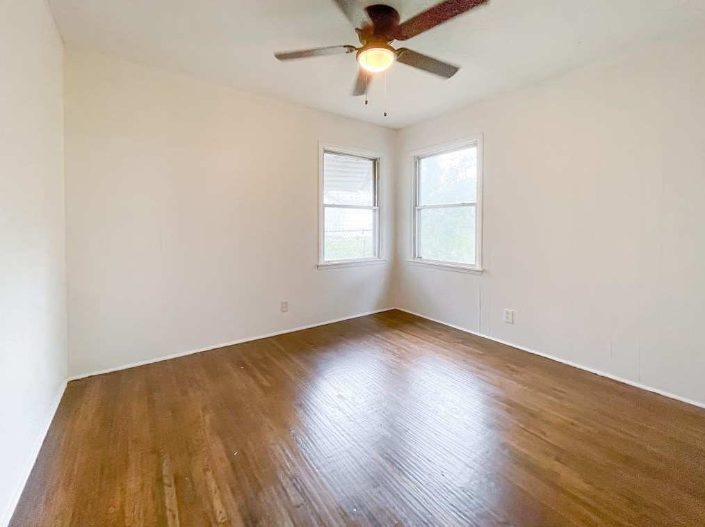 2630 Gross Rd, Dallas, TX 75228