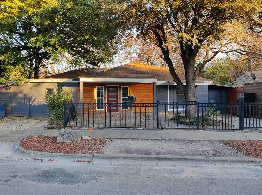 208 Cliffdale Ave, Dallas, TX 75211