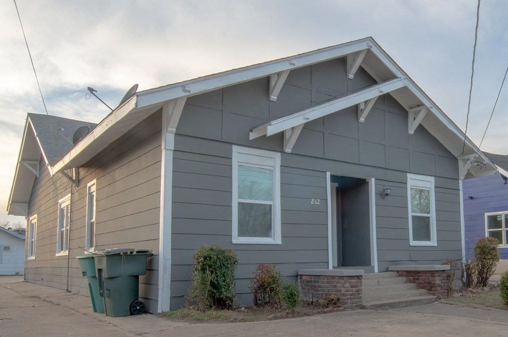 812 N Walnut St, Sherman, TX 75090