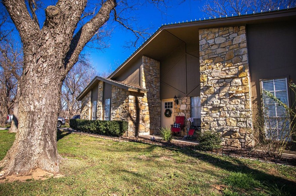 8901 Monticello Dr, Granbury, TX 76049