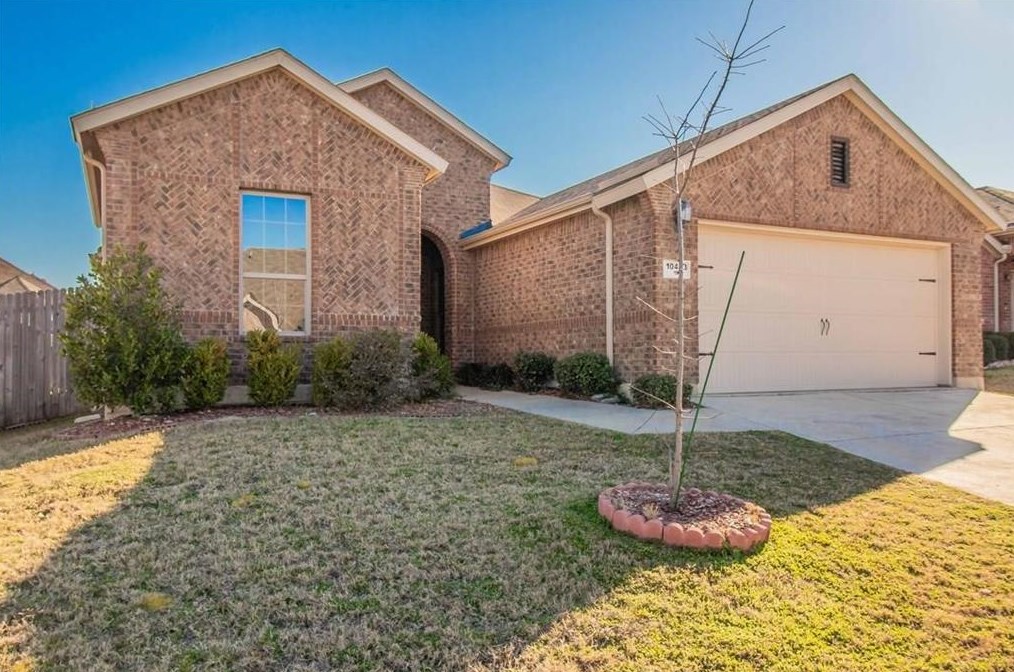 10433 Unity Dr, Fort Worth, TX 76108