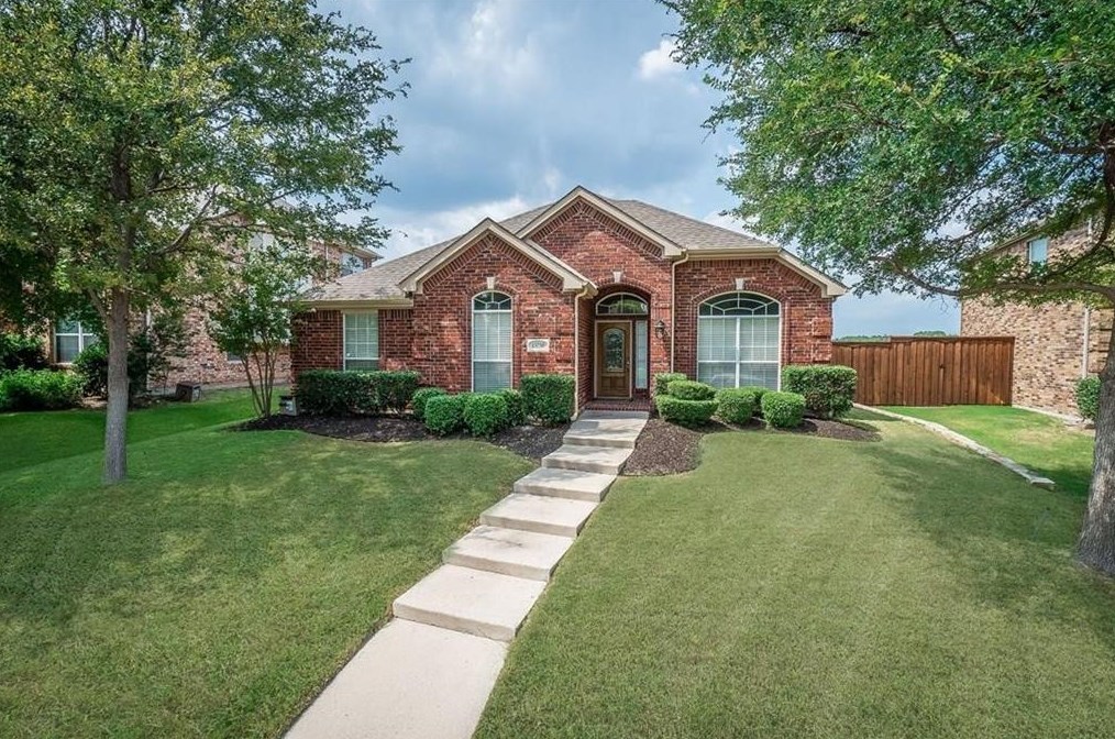 15758 Grove Crest Dr, Frisco, TX 75035