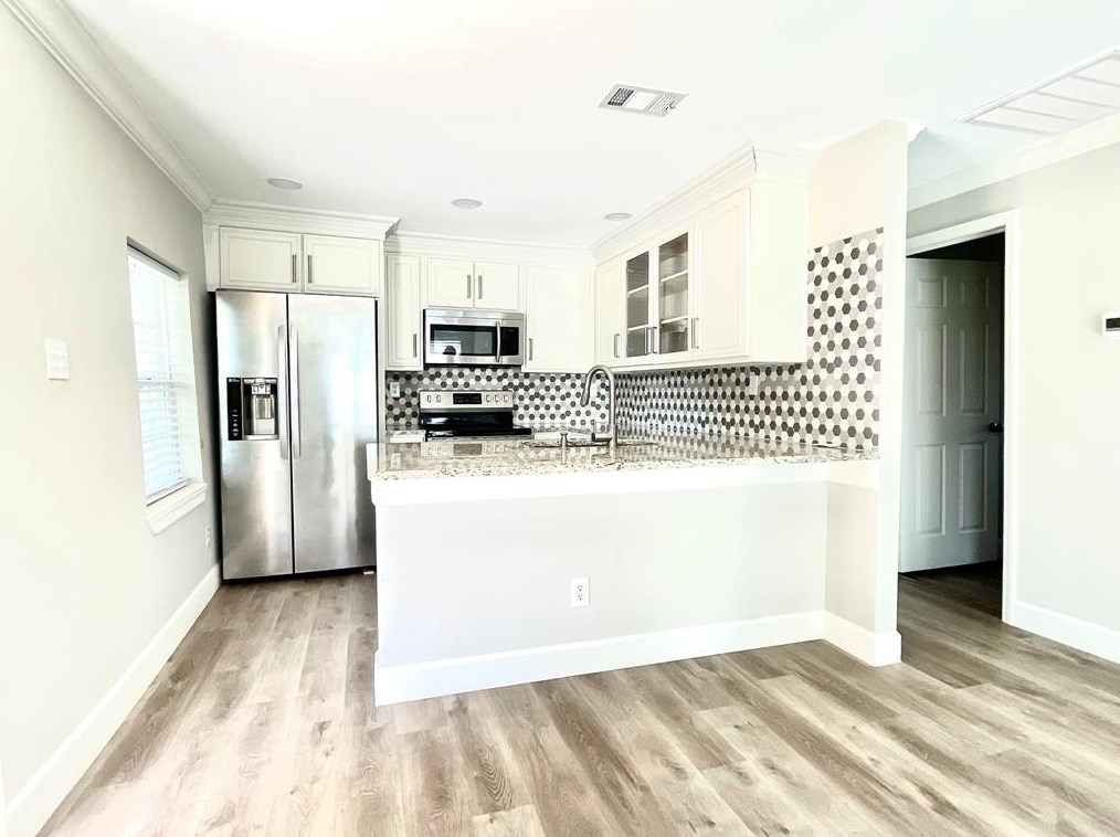 3332 Parvia Ave, Dallas, TX 75212-2927