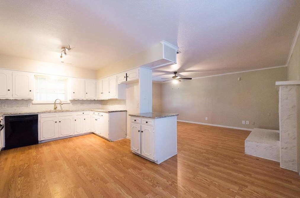 3212 Loganwood Dr, Dallas TX  75227-5608 exterior